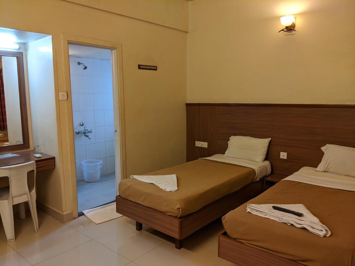 פונה Suryavilla Hotel מראה חיצוני תמונה